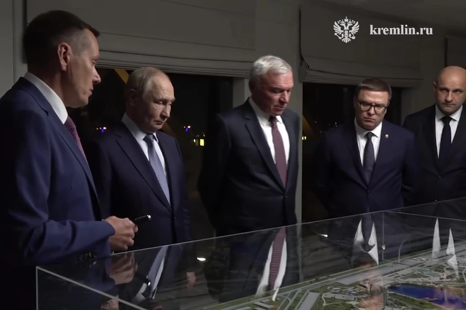 Владимиру Путину показали макет парка. Фото: kremlin.ru
