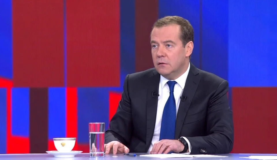 Медведев назвал признаки диктатуры на Украине