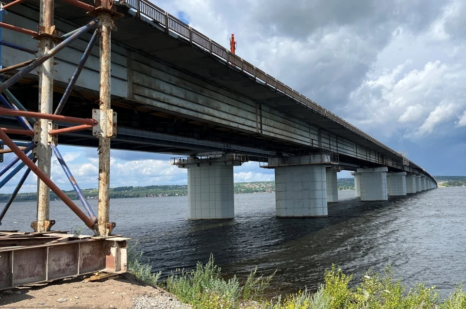 Будут заменены бетонные плиты основания моста. Фото: Минтранс