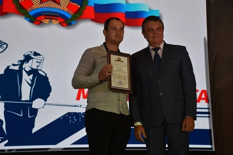 Глава ЛНР поздравил и наградил металлургов в Алчевске. ФОТО: ТГ-канал Леонида Пасечника