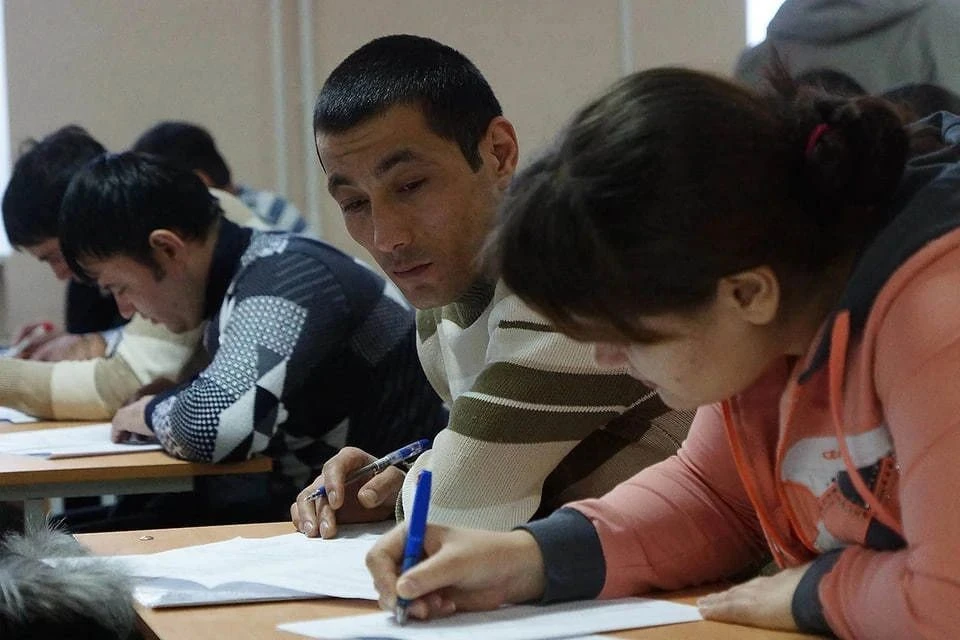 Ряд мигрантов освободят от экзамена по русскому языку: Госдума поддержала идею