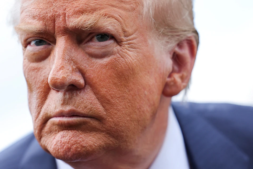 Трамп подал иск в суд на 10 миллиардов долларов: все из-за возможного подарка сутенеру Эпштейну