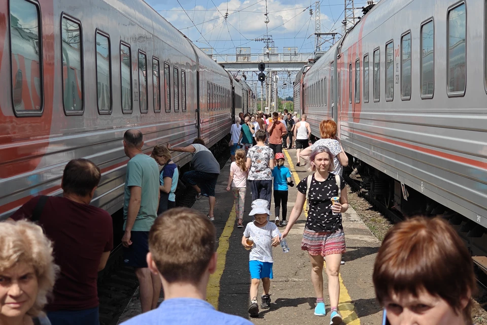 Десятки поездов часами простаивают из-за последствий атаки БПЛА на Ростовскую область.