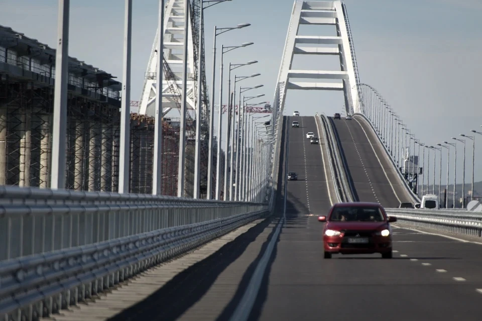 В очереди перед Крымским мостом с обеих сторон стоят 1170 автомобилей