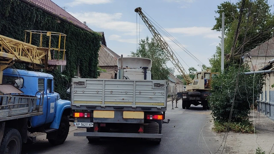 Работа аварийных бригад в Запорожской области