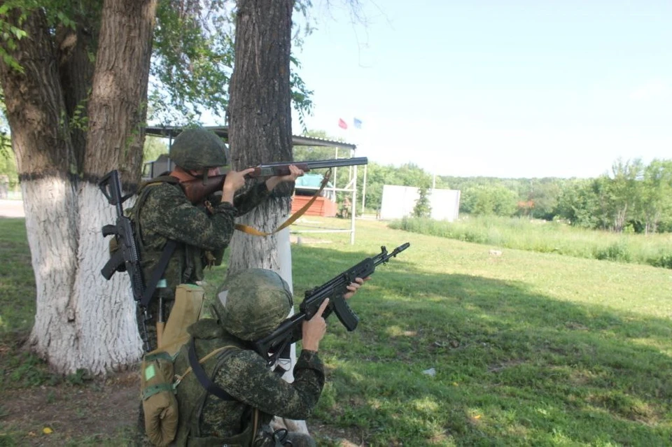 Военные стреляли холостыми патронами, использовали взрывпакеты и дымовые шашки. Фото: пресс-служба Центрального военного округа
