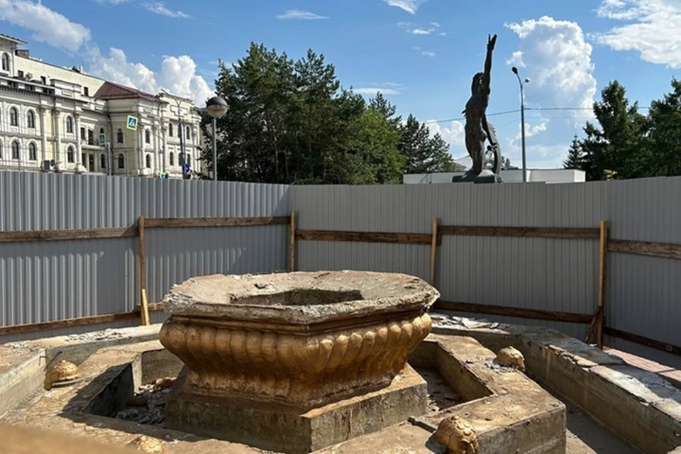 Сейчас фонтан обнесли забором. Фото: комитет внешнего благоустройства Казани