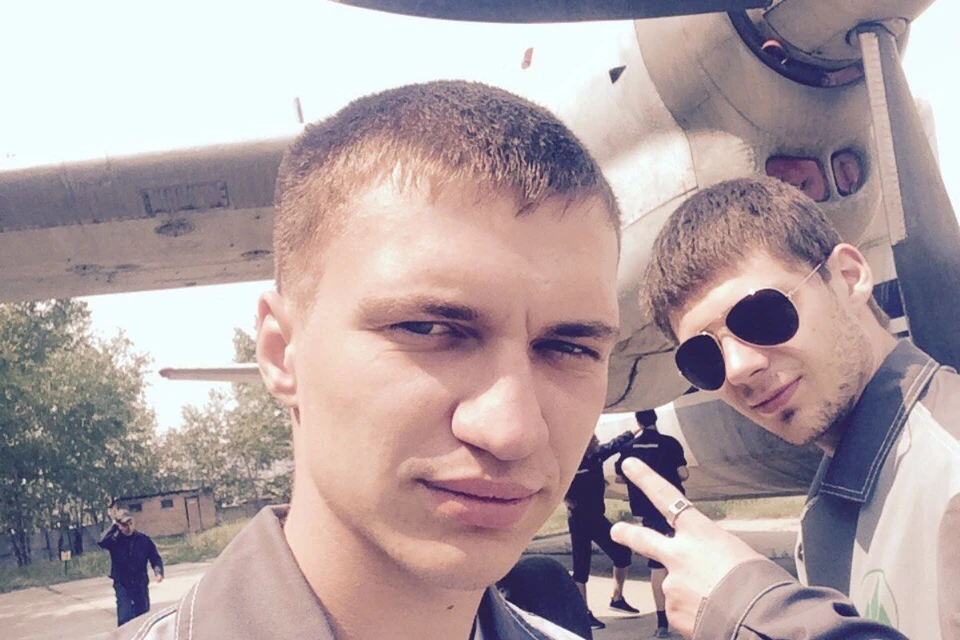 Алексей (слева) был на борту экипажа