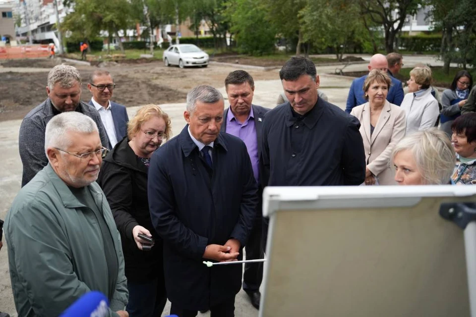 С инициативой благоустройства площади Декабристов и создания мемориального комплекса выступили местные жители.