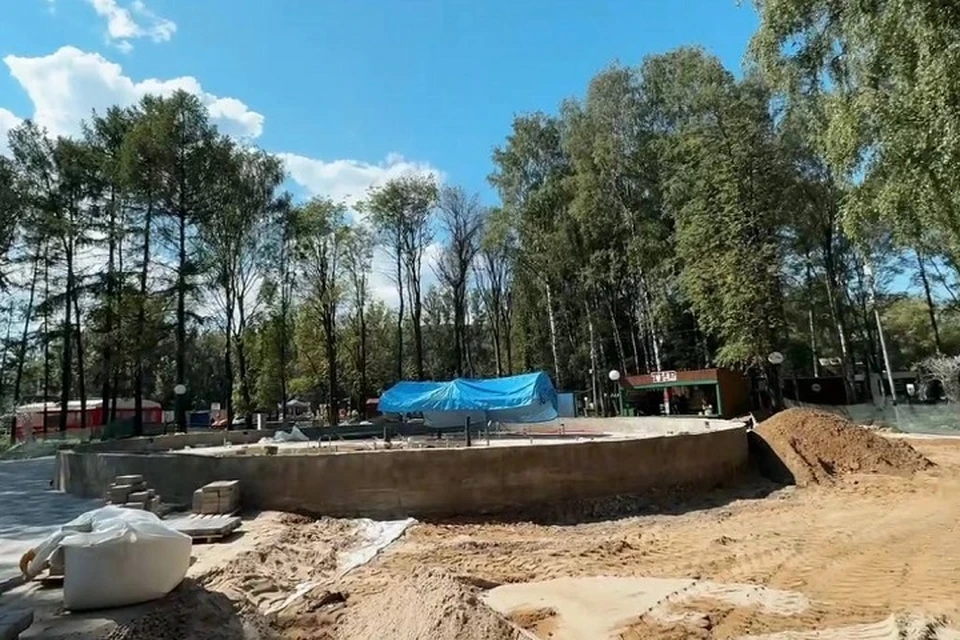 Фонтан в парке Ярославля не успели закончить в июле.