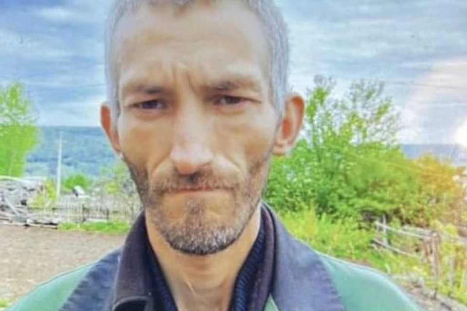 В день исчезновения сибиряк был одет в чёрную рубашку на замке с длинным рукавом.