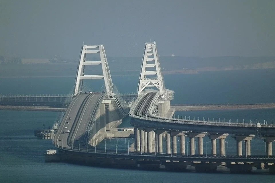 Крымский мост временно перекрыли