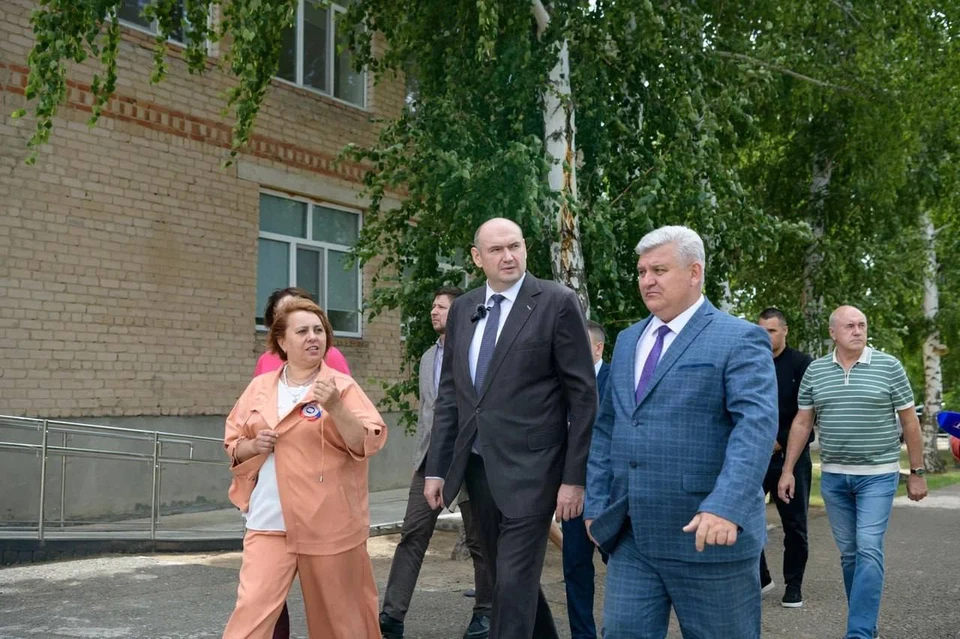 Врио губернатора Евгений Солнцев посетил социальные объекты Илекского района.