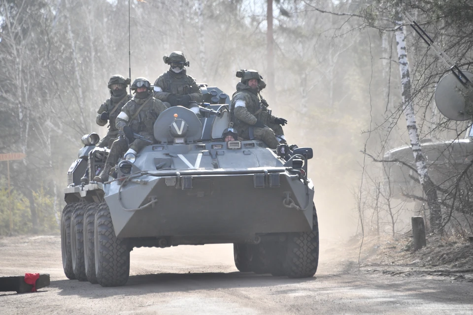 Колонна российской бронетехники успешно выполнила боевую задачу в ДНР