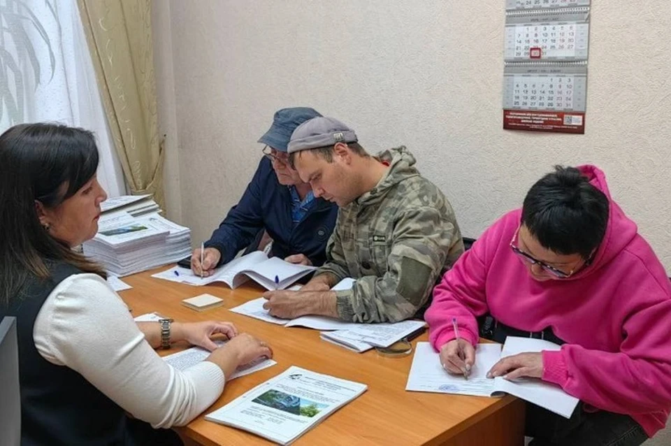 Соглашения подписали десять жильцов. Фото: страница Василия Сизикова во «ВКонтакте»