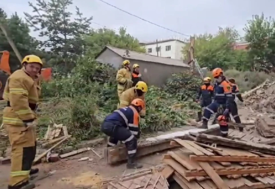 В Уфе завершают расчистку завалов после обрушения общежития. Фото: госкомитет РБ по ЧС.