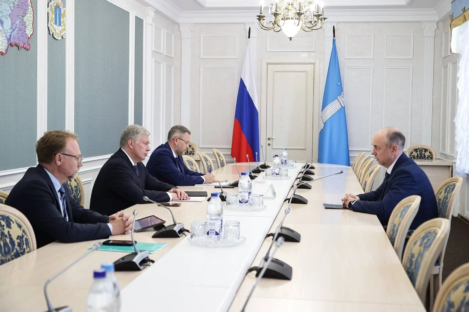 Русских обсудил с новым главой УКБП модернизацию производства. Фото: тг-канал Алексея Русских