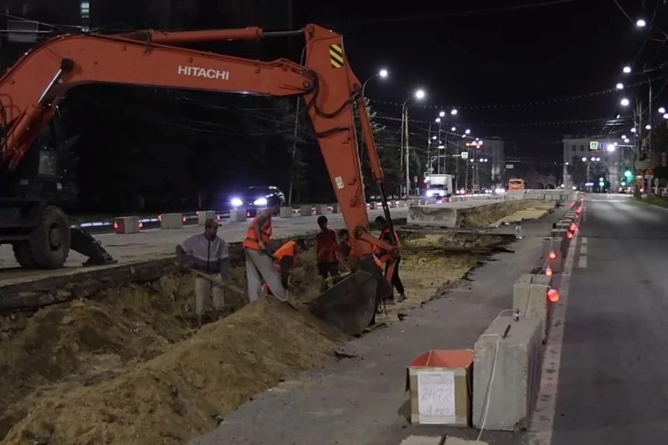 Работы ведутся круглосуточно.
