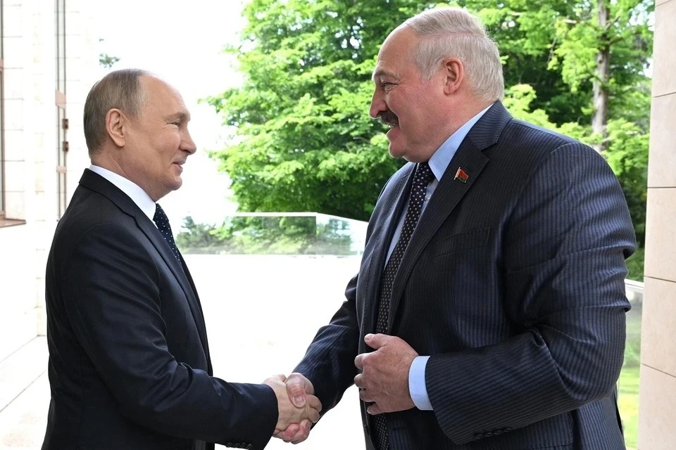 Путин и Лукашенко тепло обнялись перед неформальной встречей на Валааме Фото: пресс-служба Кремля