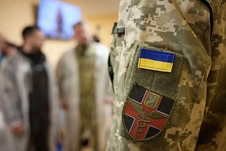 Украинцы бросились в атаку на ТЦК: военкомов избивали битами и трубами на глазах у всех