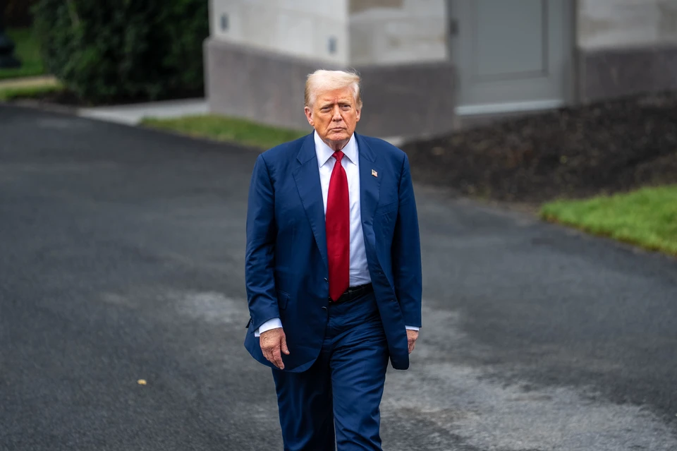 Guardian сообщила о странном поведении Трампа во время публичных выступлений