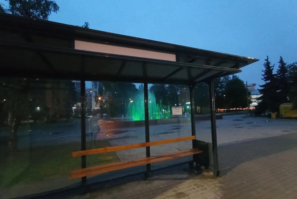 ранее в городе устанавливали такие остановочные павильоны.