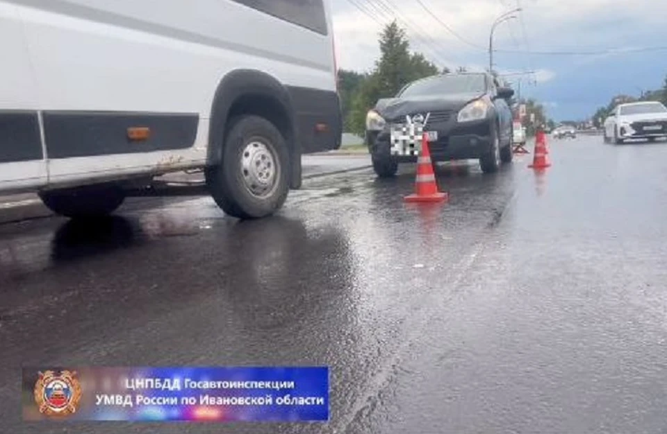 В Иванове машина врезалась в автобус. ФОТО: Госавтоинспекция Ивановской области