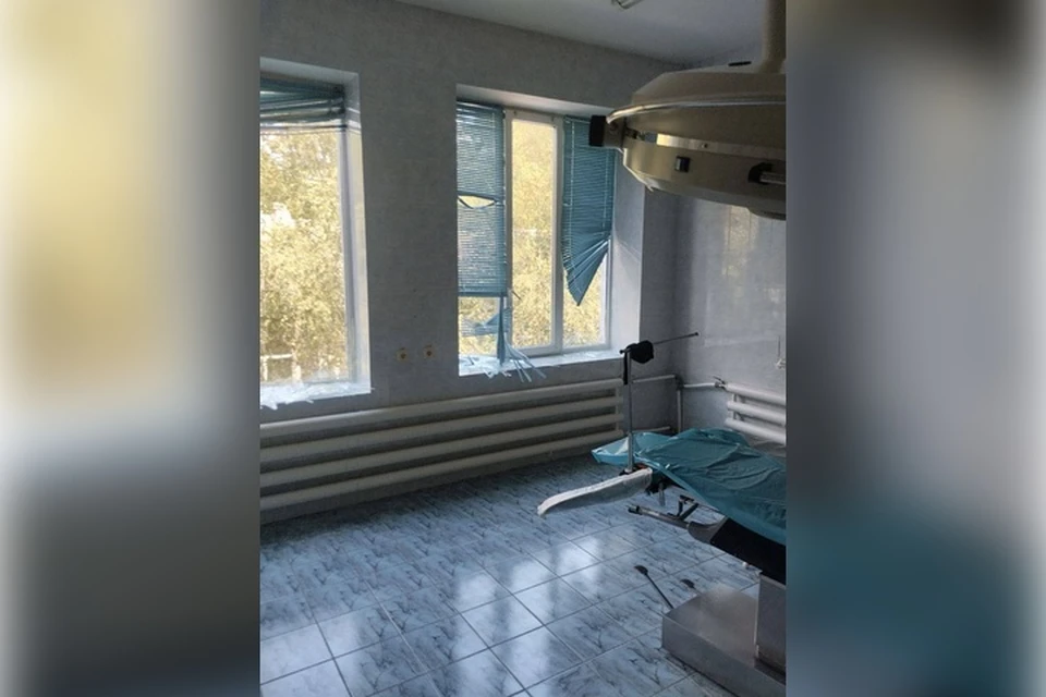 Взрывом дрона в операционной Алешкинской больницы выбило стекла. Фото: тг-канал Владимира Сальдо