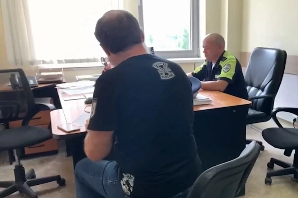 Во время общения с правоохранителями мужчина признался, что сел за руль в состоянии опьянения. Фото: скриншот с видео МВД Татарстана