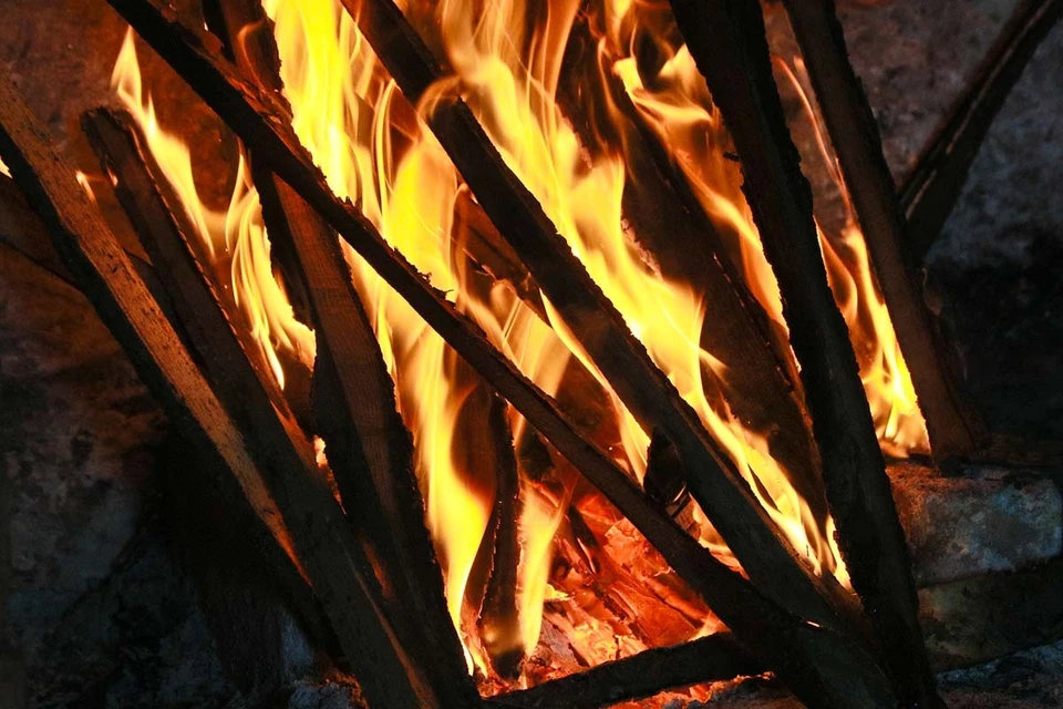 огонь охватил площадь в 60 "квадратов"