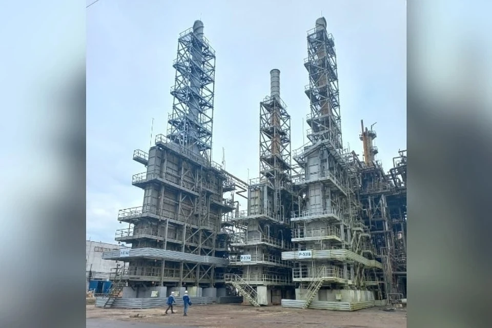 Работа комплекса, где произошел хлопок, приостановлена, ситуацию отслеживают в оперативном штабе