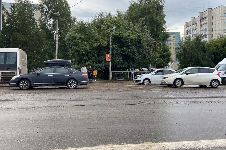 На данный момент дорожники уже сняли старый слой асфальта