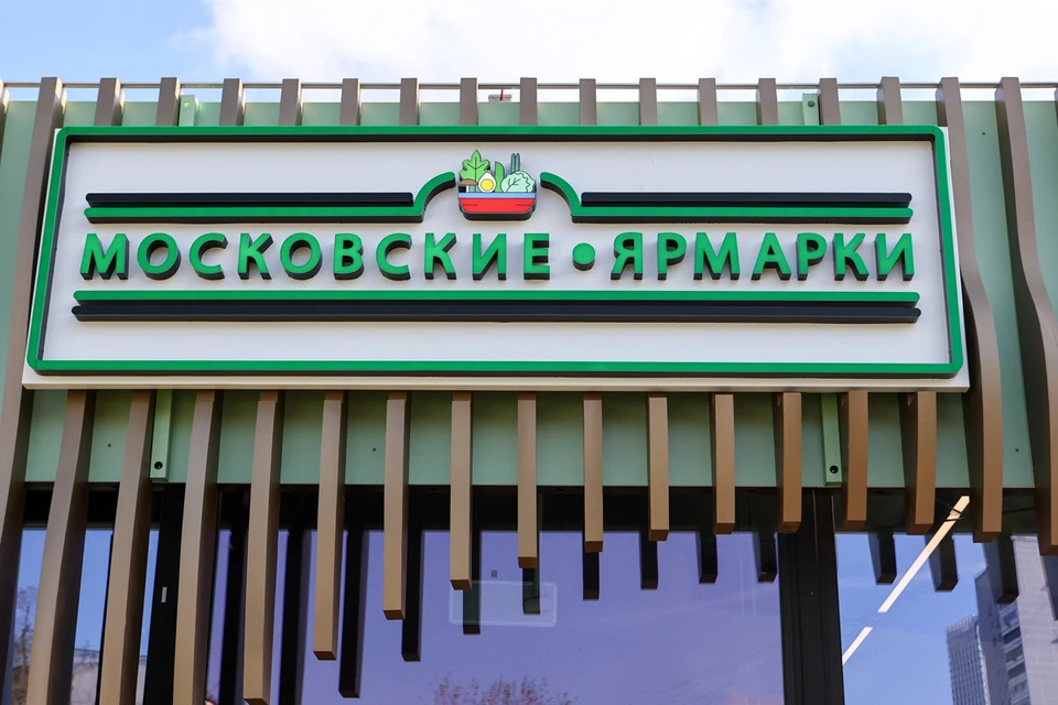 Участники московских ярмарок передают продукты военнослужащим в зону боевых действий.