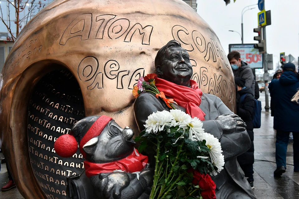 Такой памятник открыли Табакову в Москве. Многие признавали: артист похож на Матроскина характером. Фото: Денис ГРИШИН/АГН «Москва»
