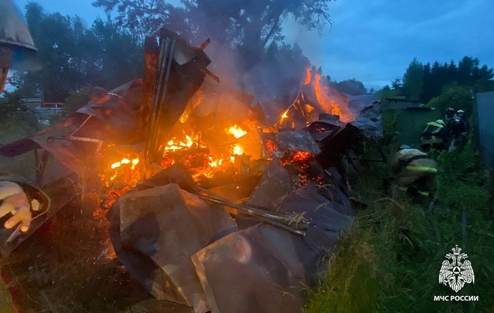 Мощный пожар на одном из участков. Фото: пресс-служба МЧС по Тверской области.