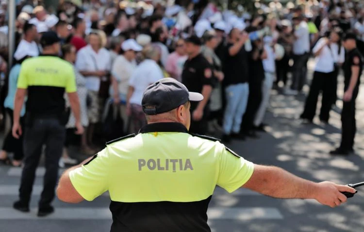 Желтая нечисть боится протестов. Полиция угрожает людям