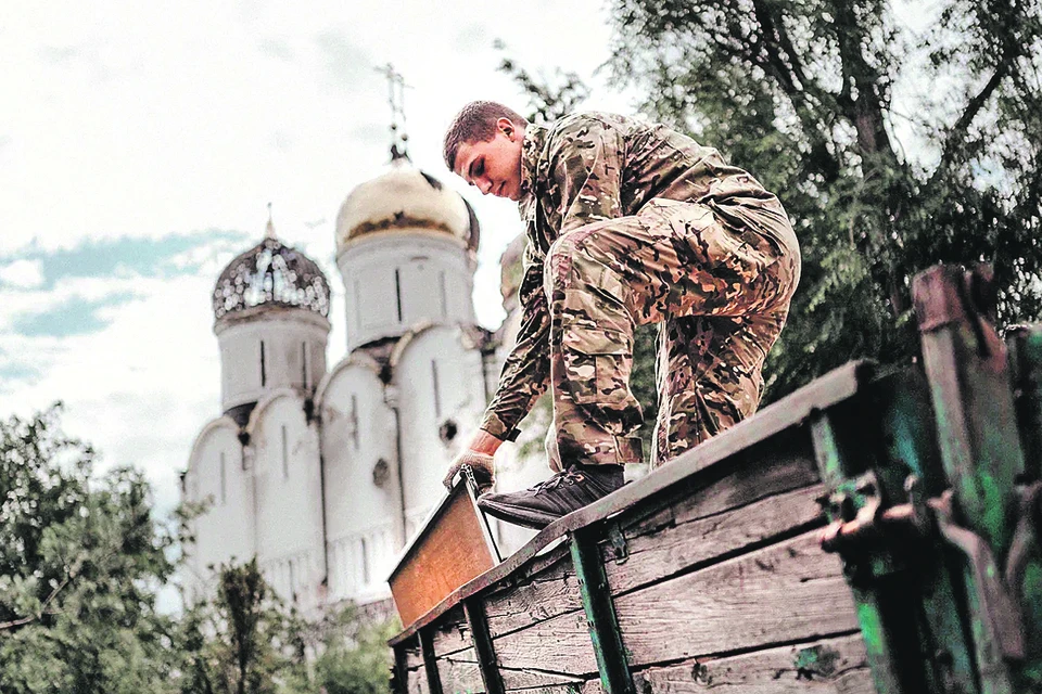 Молодежь из Хакасии и Севастополя отважно трудилась в Донбассе. Народный фронт