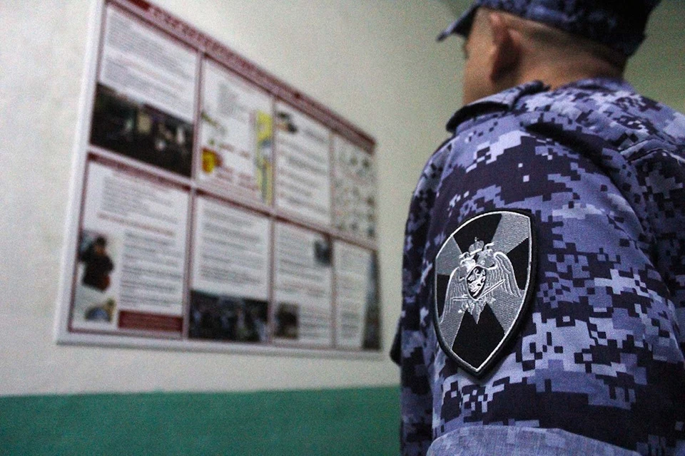 Бойцы Росгвардии проверяют безопасность школ и детских садов в Херсонской области Фото: Росгвардия ХО