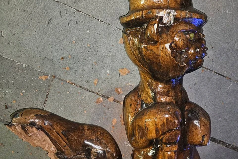 В Саратове деревянная скульптура кота упала и убила ребёнка. Фото: Управление СК по Саратовской области.
