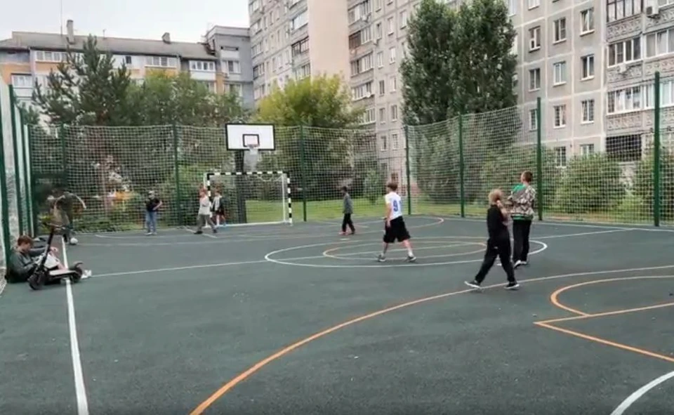 Футбольное поле обновили в Сормовском районе.