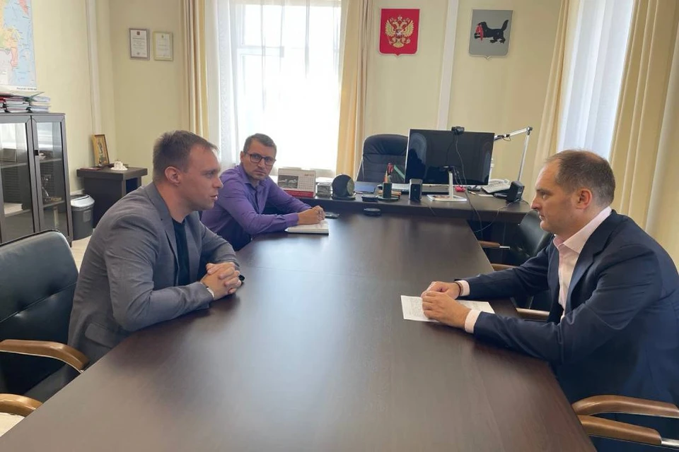 Первый замгубернатора Иркутской области Роман Колесов предложил ветерану СВО выбрать направление, которое ему было бы интересно предметно изучить.