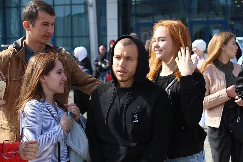 Актер Романович рассказал, что его возвращение в РФ стало счастьем для родителей