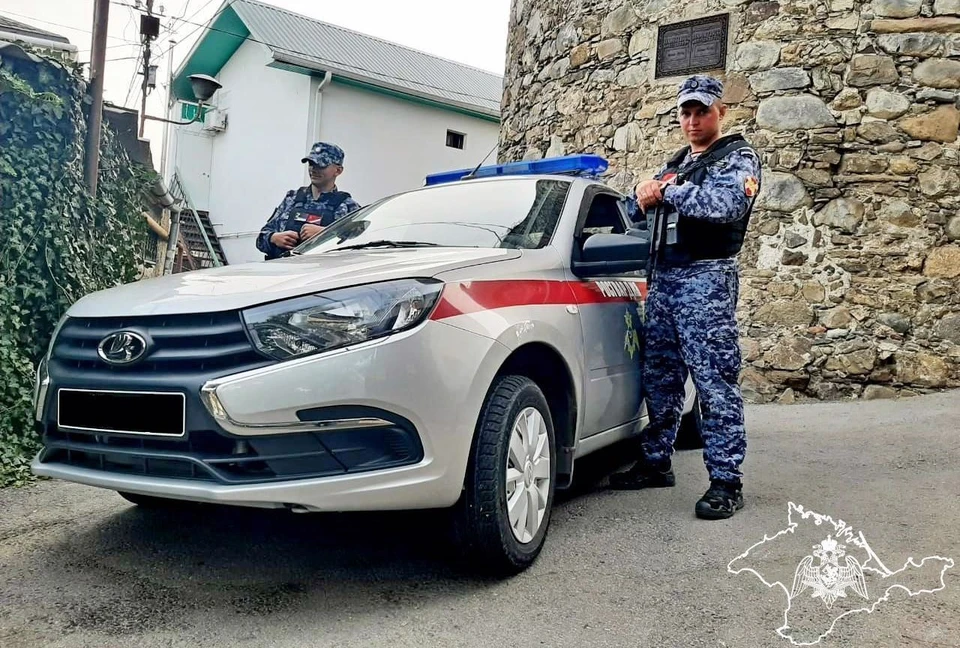 Разбушевавшегося гражданина доставили в полицию. Фото: 82.rosguard.gov.ru