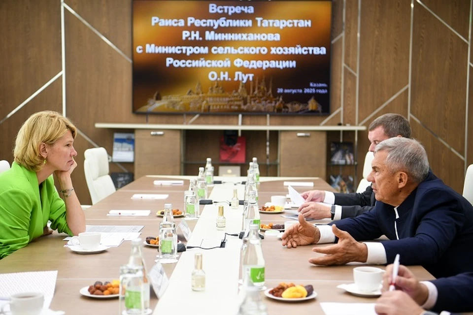 Ранее глава Минсельхоза РФ и раис Татарстана провели личную встречу. Фото: rais.tatarstan.ru