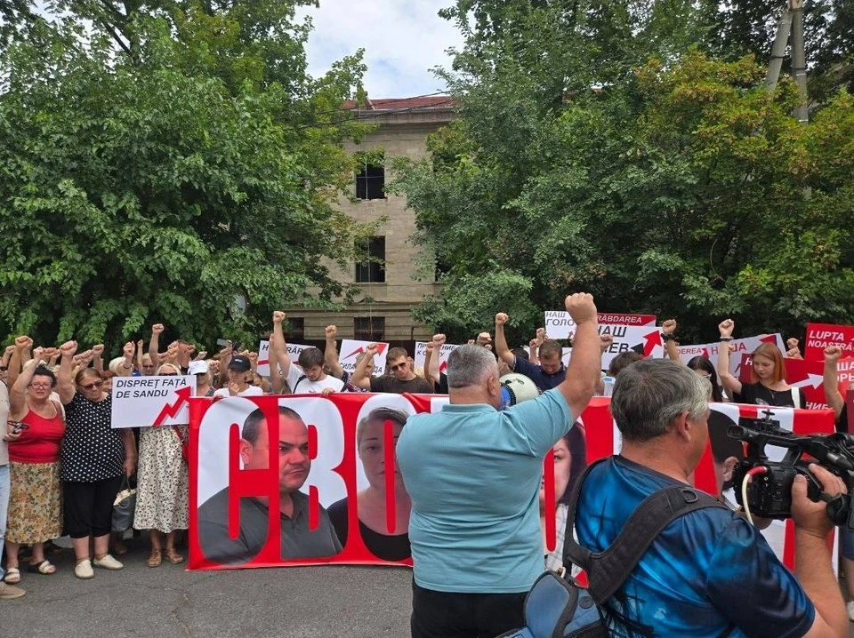У пенитенциара №13 в Кишиневе прошел 15-й день бессрочной акции в поддержку Башкана Гагаузии Евгении Гуцул, Светланы Попан, Ирины и Ильи Вольчук.