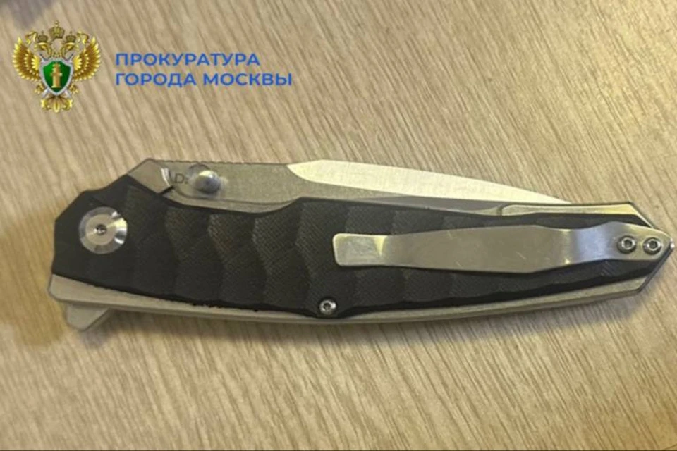 В Москве мужчина с ножом ограбил пункт выдачи