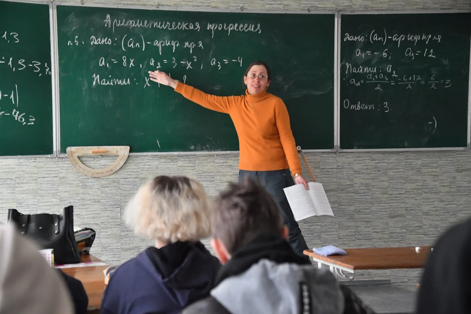 Больше всего не хватает учителей математики, русского языка и начальных классов.