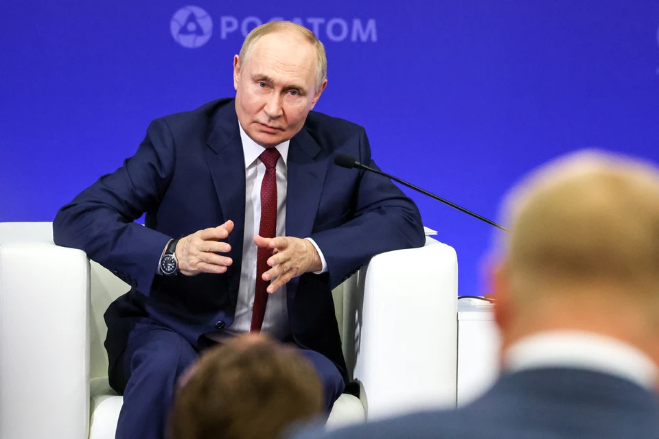 Владимир Путин во время встречи с сотрудниками предприятий атомной отрасли. Фото Владимир Гердо/ТАСС