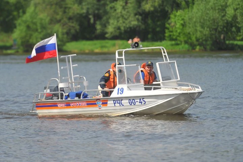 На выручку подростку пришли спасатели.