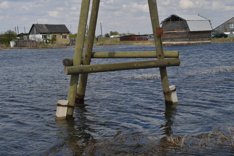 Паводок в Оймяконе: уровень воды снижается, ведутся восстановительные работы